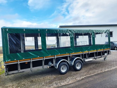 Großer Planwagen mit Toilettenraum